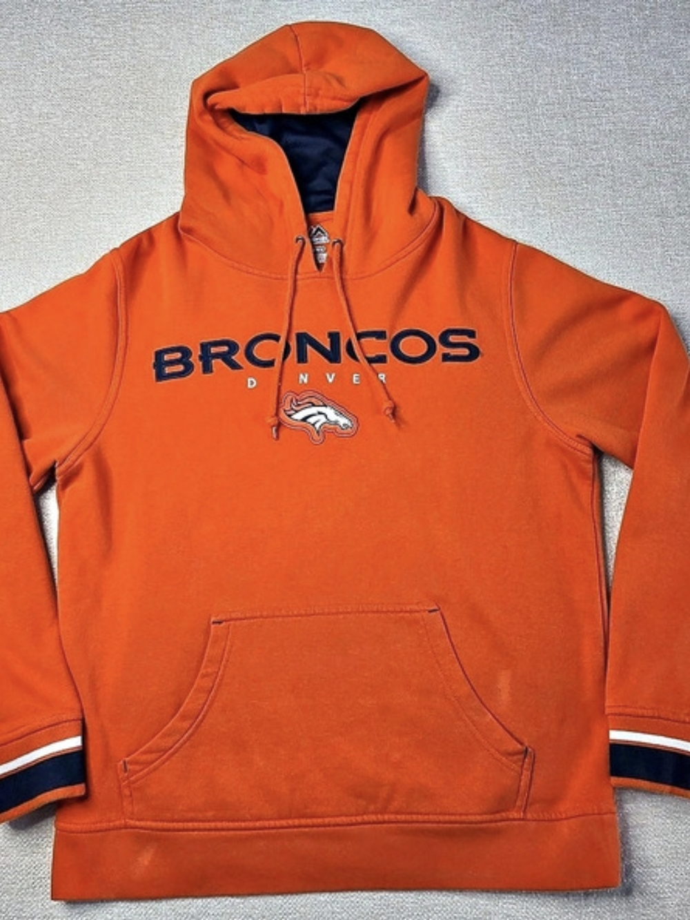 Denver Broncos Majestic Mens Medium Hoodie Orange NFL Embroidered Pullover